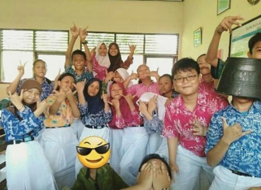 yogaadpr_'s tweet photo. #OTS7DISEKOLAH
Marshmello kw hehehe
#pasta. Sevena
#smpn16 https://t.co/pZfcl45txC