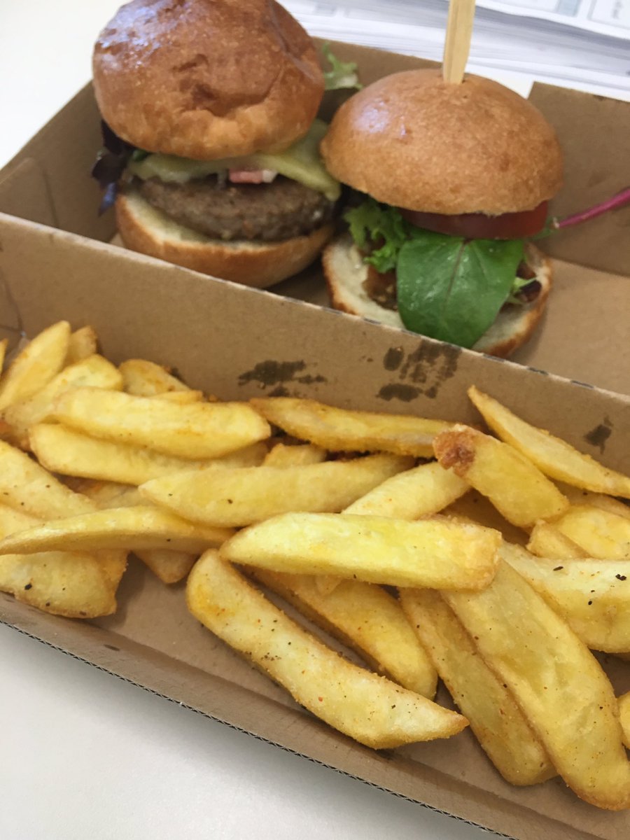 KatherineLPower's tweet photo. Friday great day lunch when the Year 10 Food Tech girls organise a Food Truck to come for lunch #yum #streetsliders @SPC_StPats https://t.co/Xf70STxOuD