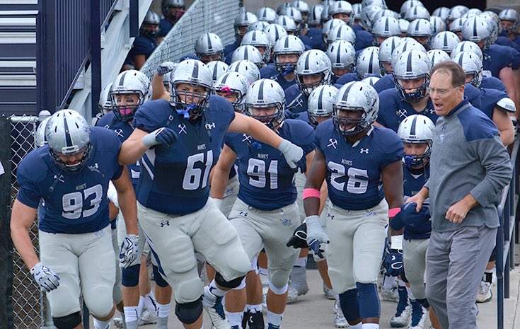 jjohnston240's tweet photo. Extremely stoked to further  my football and educational career at the Colorado School of Mines❕ #helluvaengineer https://t.co/j2sGku3cfV