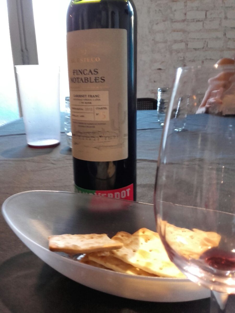 nanocasarino's tweet photo. Muy equilibrado este ejemplar de @BodegaElEsteco con lindas notas de madera @WineHackaton #francverdot https://t.co/pd0UgWwbY4