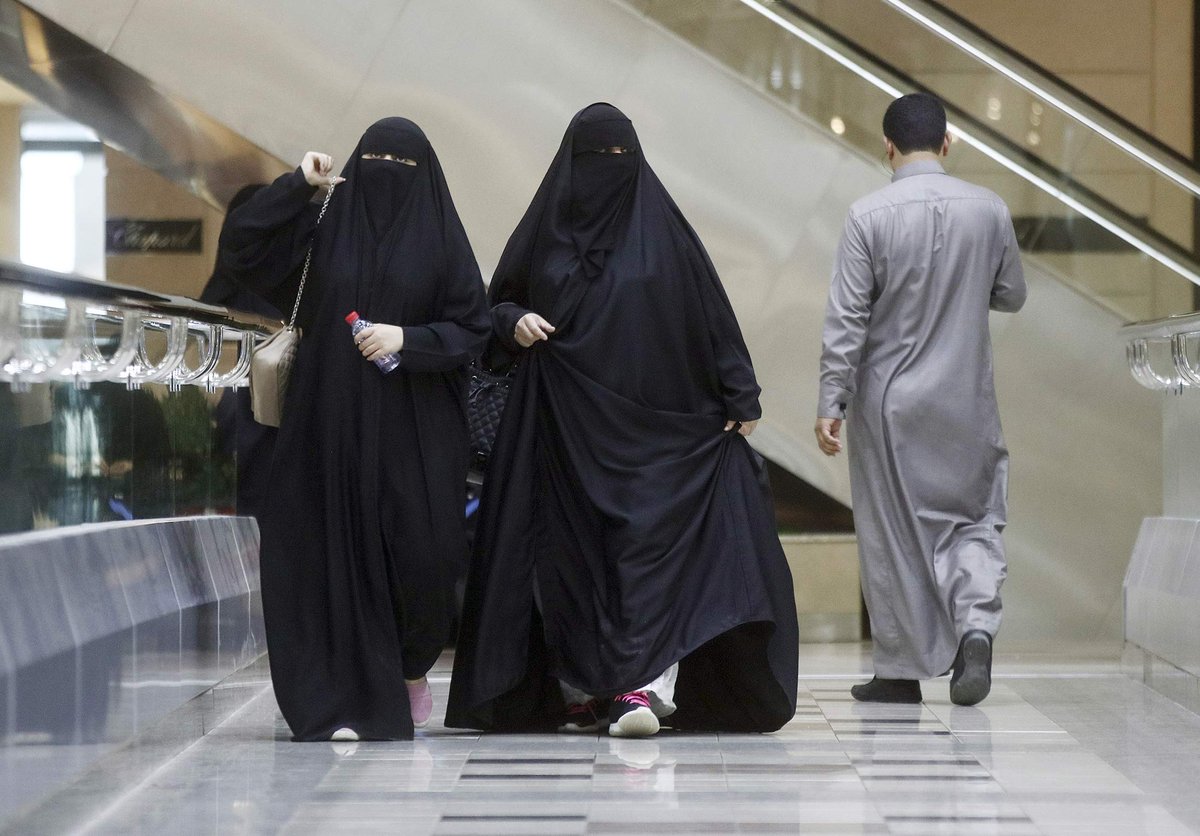 business's tweet image. Saudi King issues new order to allow women greater access to services without male guardianship bloom.bg/2qxysrf