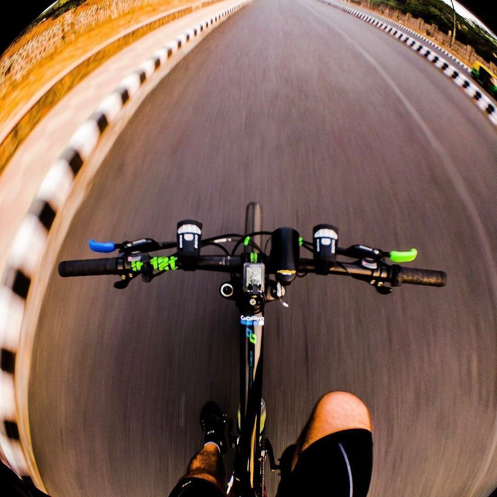 rishikap1977's tweet photo. Speed .... #phonephotography #iphone7plus #instapic #speed #strava #sunrise #icommutebicycle #cycling #cyclography… https://t.co/Esn9EtEBSG https://t.co/3zZFwHrbJS