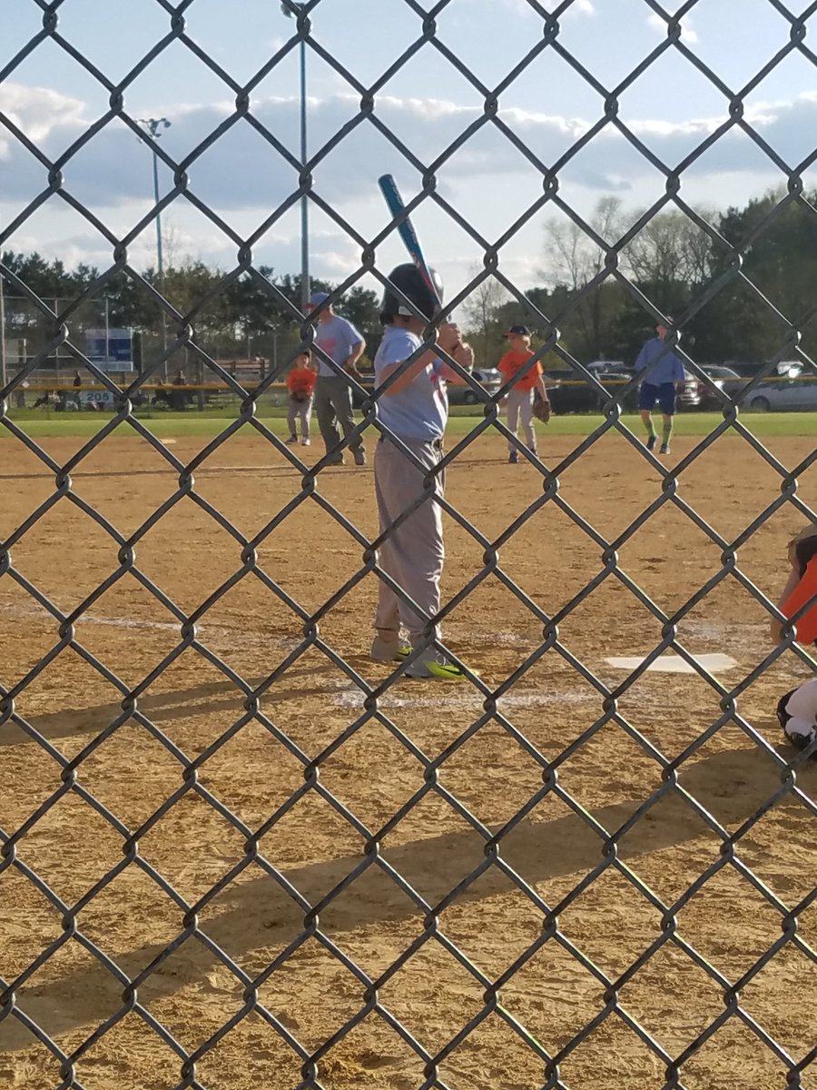TyrellSessions's tweet image. @SportsTalk1051 @Brewers my son has Ryan Brauns stance! #firstgameoftheyear! #3for4