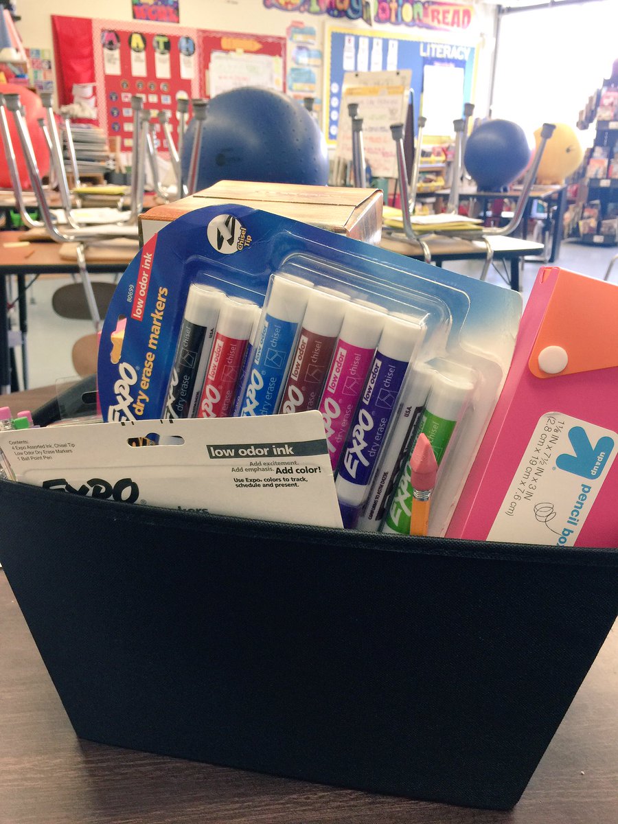 1stgradebliss's tweet photo. I can't thank my students and parents enough for a great teacher appreciation week! #feelingthelove https://t.co/EdEJgECsJ5