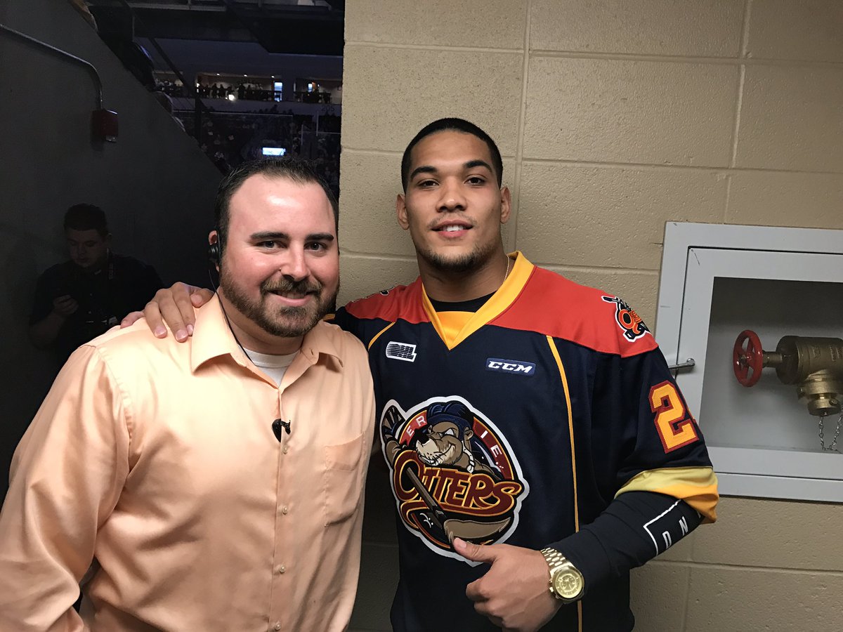 Rusty836's tweet photo. Thanks for dropping the puck tonight @JamesConner_ @steelers #814forlife otters 2 steelheads 1. Erie takes 1-0 lead in champ series https://t.co/atlOIKEKfN