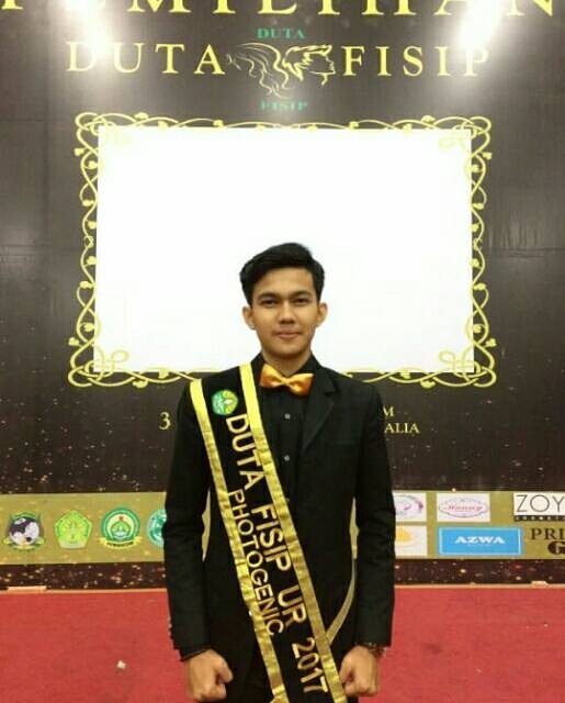 himabisnisunri's tweet photo. Selamat kepada Rahmat Safas (Adm. Bisnis '15) yg telah terpilih menjadi duta PhotoGenic FISIP UR 2017
#AdbisSolid https://t.co/xFQjstJRFV