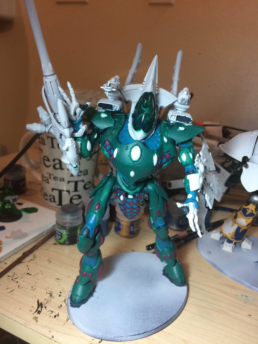panicamanda4's tweet image. Now that our commission is done, I get to paint my #eldar wraithknight for my #harlequin army.