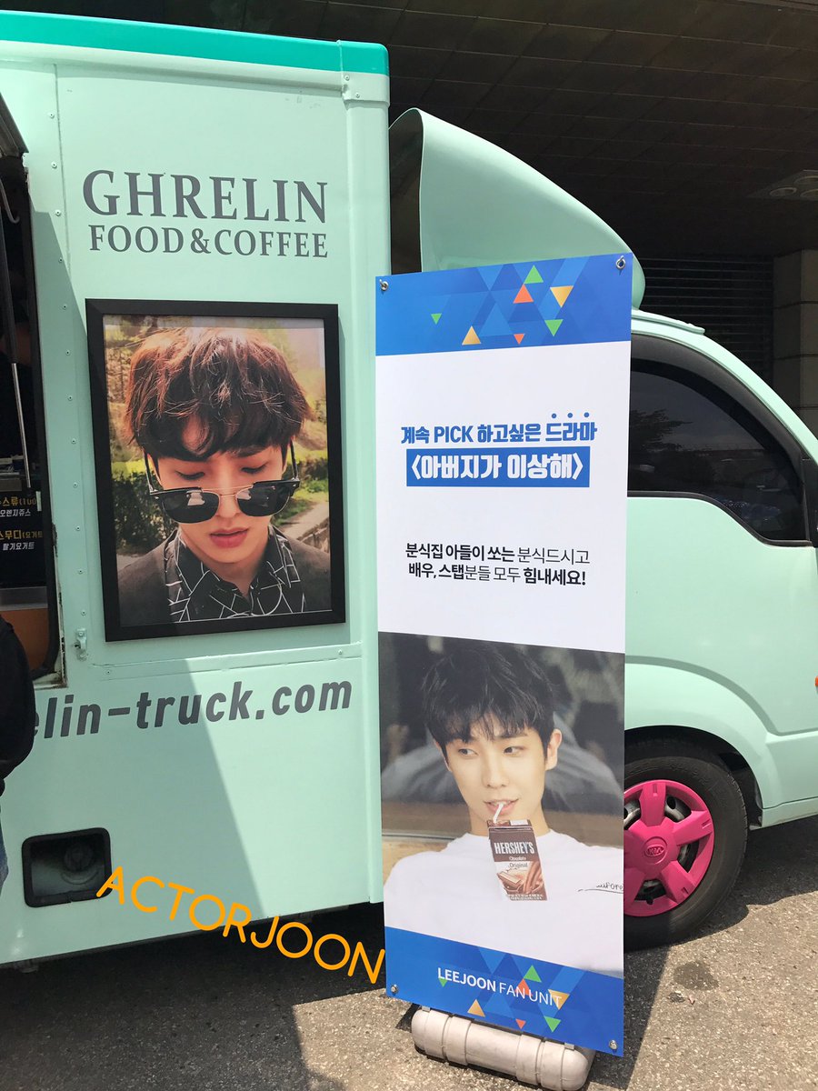 actorjooon's tweet image. 20170505 어린이날 이준팬유닛에서 준이 서포트 나왔다요 오랜만의 서포트라서 조금 힘들지만(덥다 ㅠㅠ) 잘 진행중중중...더워서 정줄놓음 시원한 음료가 피료해