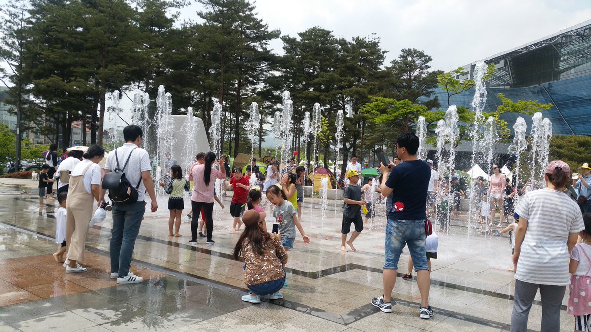 성낭시청에서 어린이날을 맞아 "노는게 제일 좋아" 다양한 행사를 하고 있습니다. 시청으로 아이들과 놀러오세요~^^
