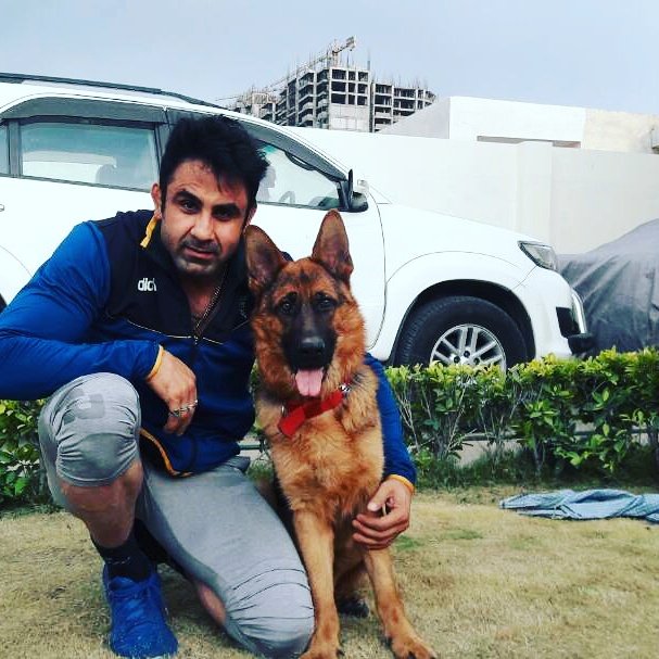 wrestleranuj's tweet photo. आज परछाई से पूछ ही लिया 
क्यों चलती हो,
मेरे साथ
उसने भी हँस के कहा,
*दूसरा कौन है तेरे साथ https://t.co/3IUZvtwSZn