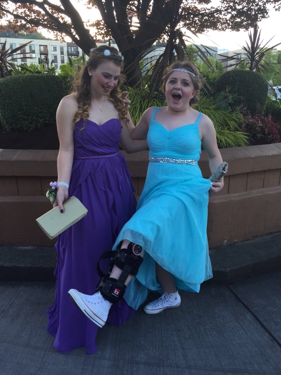 Shortsteff18's tweet photo. Knee surgery right before Prom and had to wear a full leg brace. BUT I gotta rock the chucks instead of heels. #promfail @FallonTonight https://t.co/UAXkIaPUT5