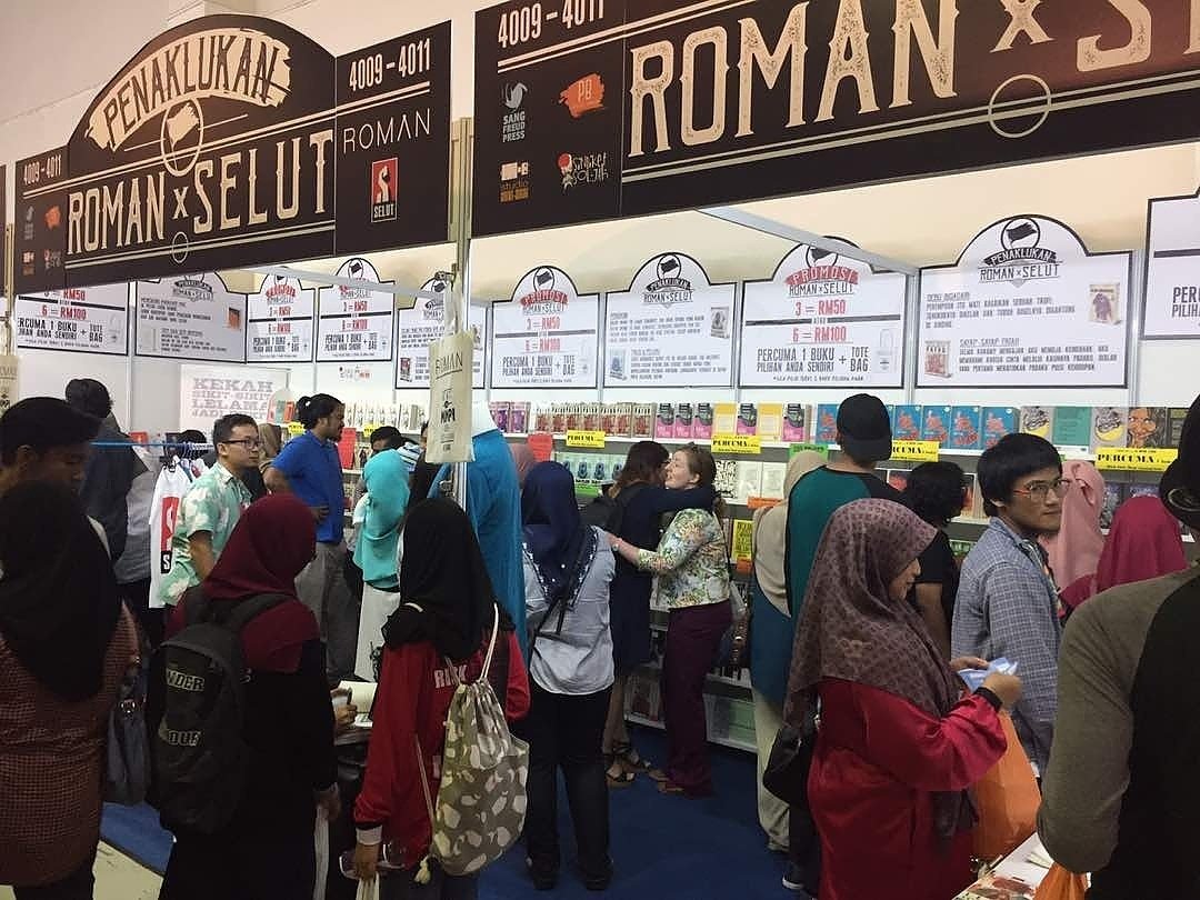 aloyparadoks's tweet photo. Cari booth PENAKLUKAN ROMAN x SELUT di #PBAKL sekarang. #SelutPress #SangFreudPress #RomanBuku. https://t.co/cHRPsRT28G