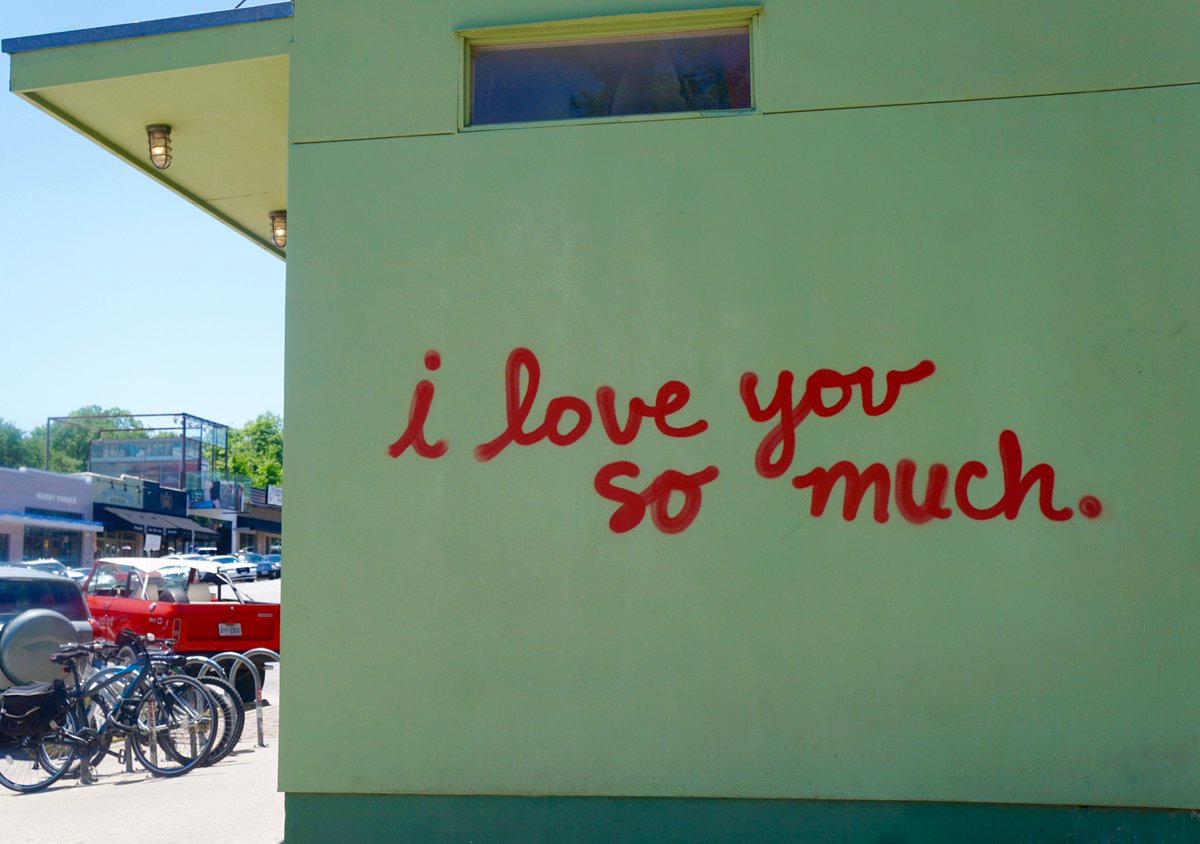 NearAndFarAZ's tweet photo. So vivid: The #streetart in #AustinTX is amazing! #murals #CongressAve #AustinTrails #Iloveyousomuch #keepaustinweird @VisitAustinTX https://t.co/zWHDM6Kps3