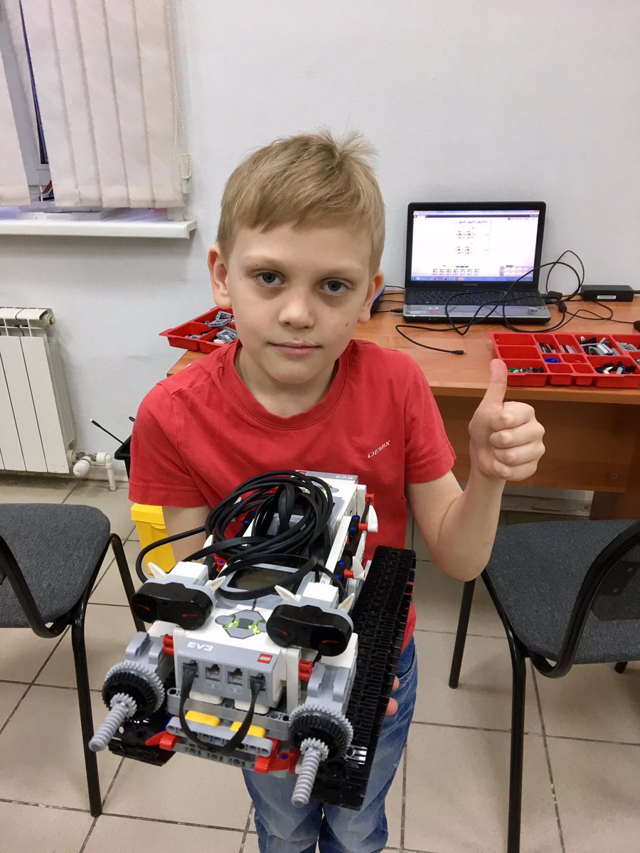 smartlab24's tweet photo. 🤖⚙️ Собираем, программируем, развиваемся💪😊 #smartlab #смартлаб #робототехника #SL #СЛ #Красноярск #крск #krsk #длядетей #робот #дети #SmLab https://t.co/h6fx88vDmZ