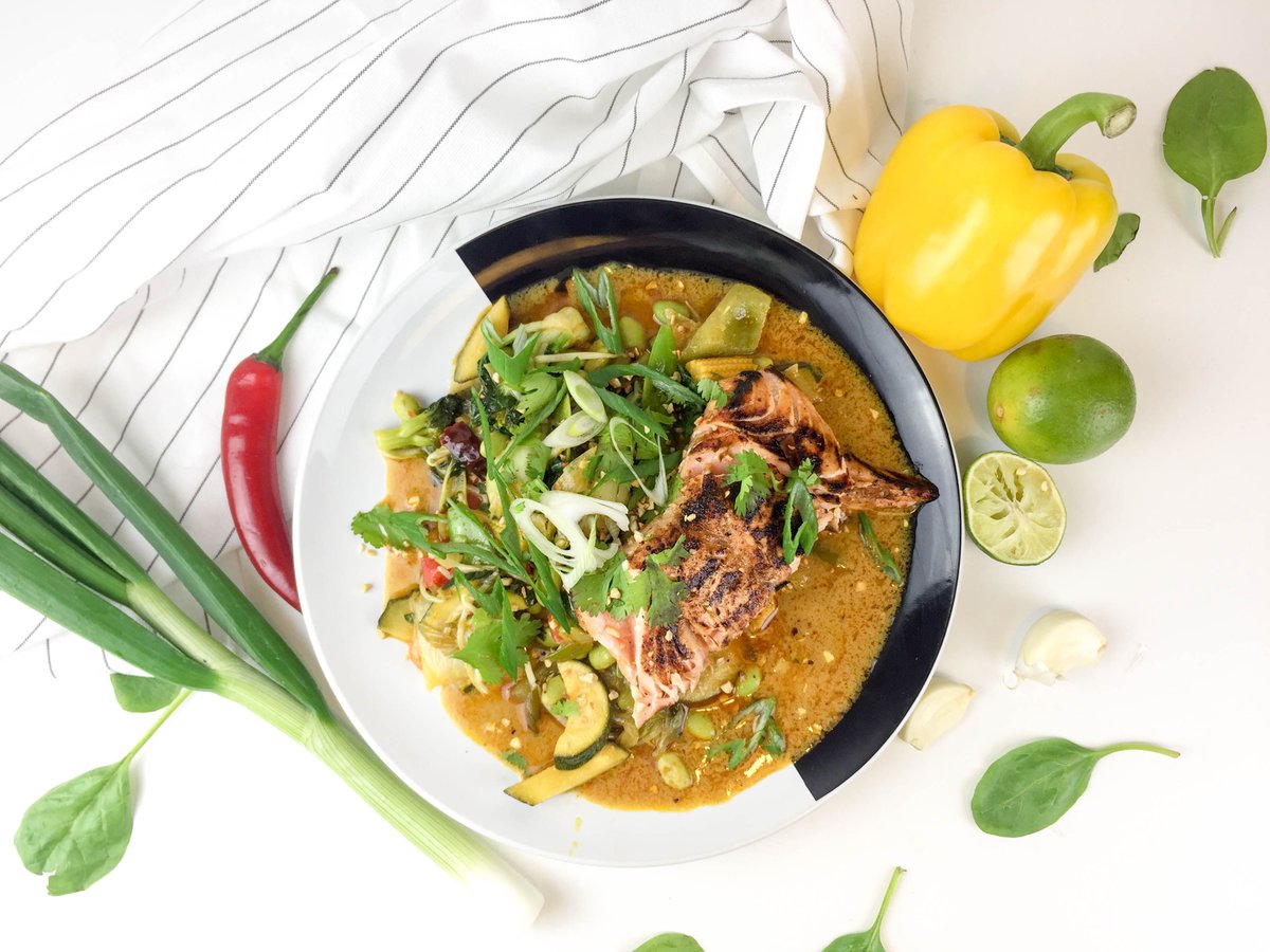 Freitag ist Fischtag! Wie wär's mit einem Lachsfilet auf Thaicurry-Gemüse, mhmmmm! buff.ly/2p8YtJv