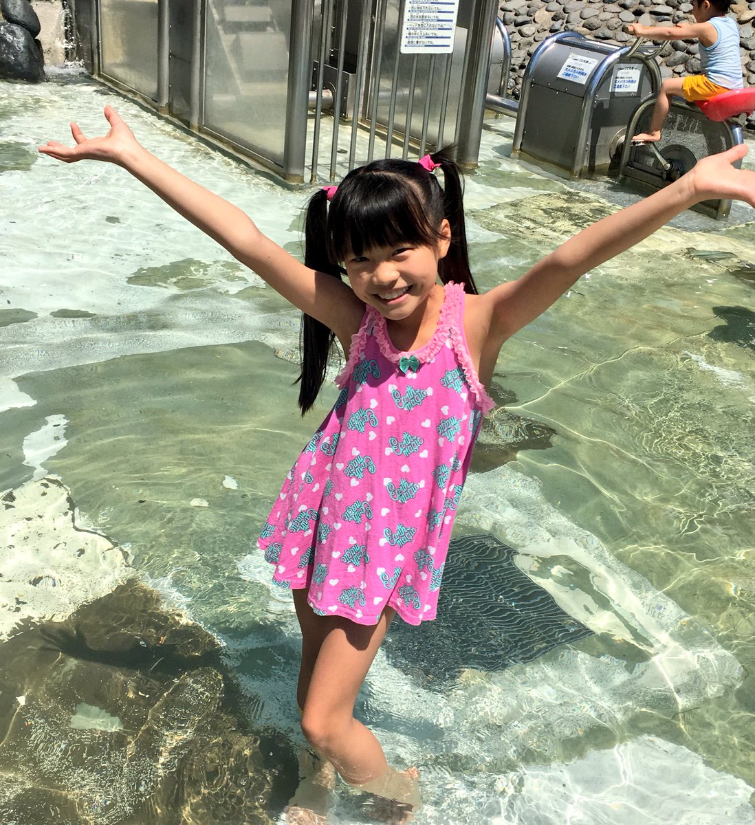 杉井美咲 No Twitter ちゃお み ちゃんね 今日は家族でモリコロパークきたよ 水遊び最高ー 楽しいー 今からうまいもの祭り行ってくるー お肉 お肉 お肉み ちゃん