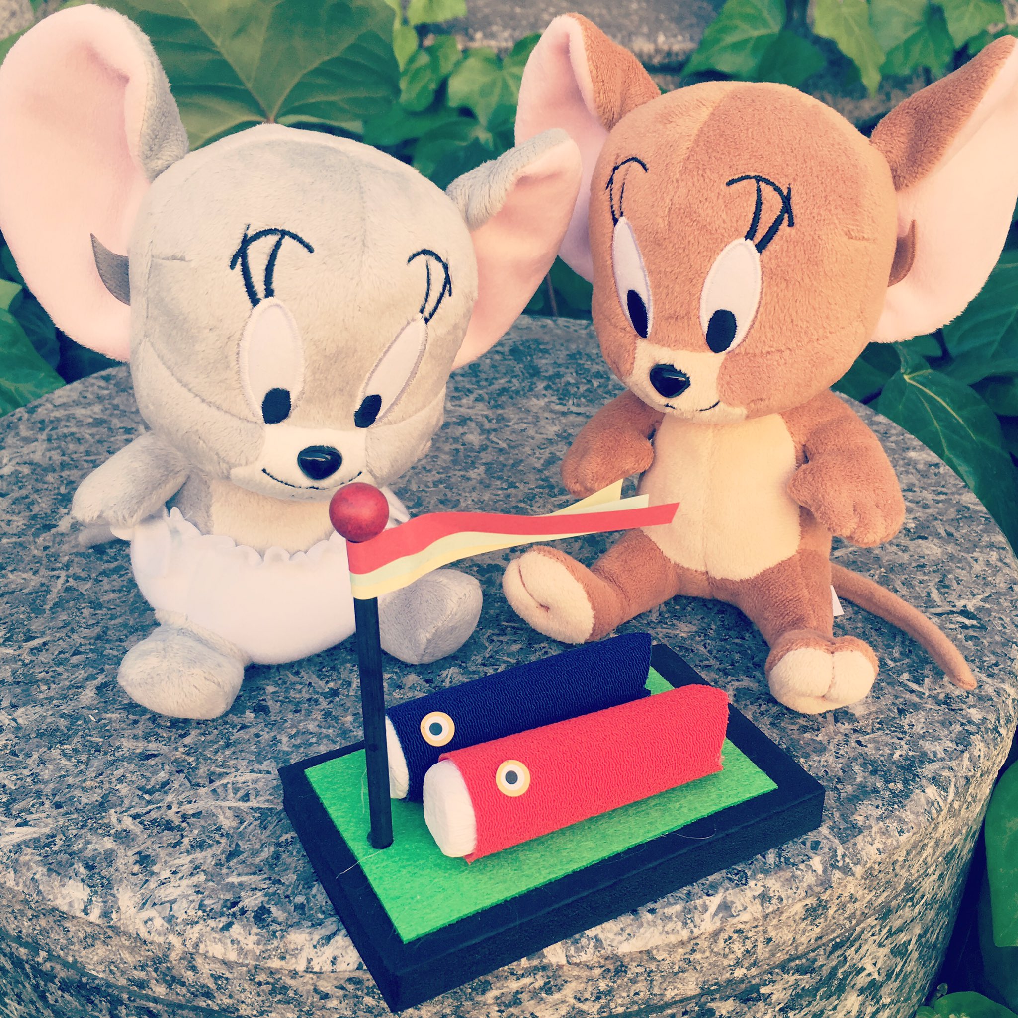 トムとジェリー 公式 きょうは こどもの日 兜を飾ったり かしわもちをおいしく食べたり みなさんも楽しんでくださいね トムとジェリー タフィー T Co Aqnjcdbmny Twitter