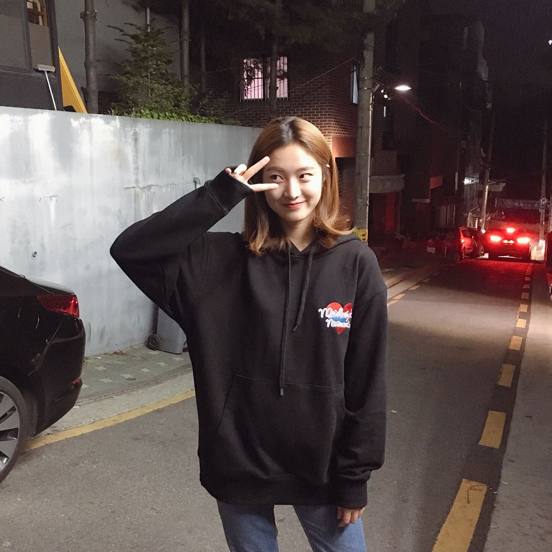 chaewonify's tweet photo. Just got a new haircut. 💇🏼#beyondcloset X #midnightinseoul https://t.co/LW9509vTPy