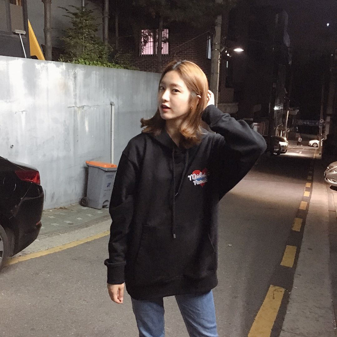 chaewonify's tweet photo. Just got a new haircut. 💇🏼#beyondcloset X #midnightinseoul https://t.co/LW9509vTPy
