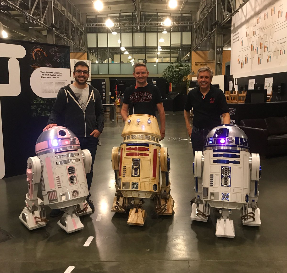 #MayThe4thBeWithYou We got the band back together #StarWars #R2 #R5 <a href="/gwmck/">George McKinney</a> @ukboomer <a href="/EPAtherton/">Evan Atherton</a> <a href="/exploratorium/">Exploratorium</a> 😆