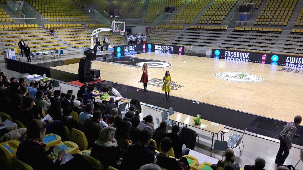 romain_truchi's tweet photo. #sutalsace 1000 participants 100 projets 2 fées mais aussi des millions de sourires, 10M de post its &amp; 300000 bretzels ! #MissionAccomplie https://t.co/trTrkFmRPj