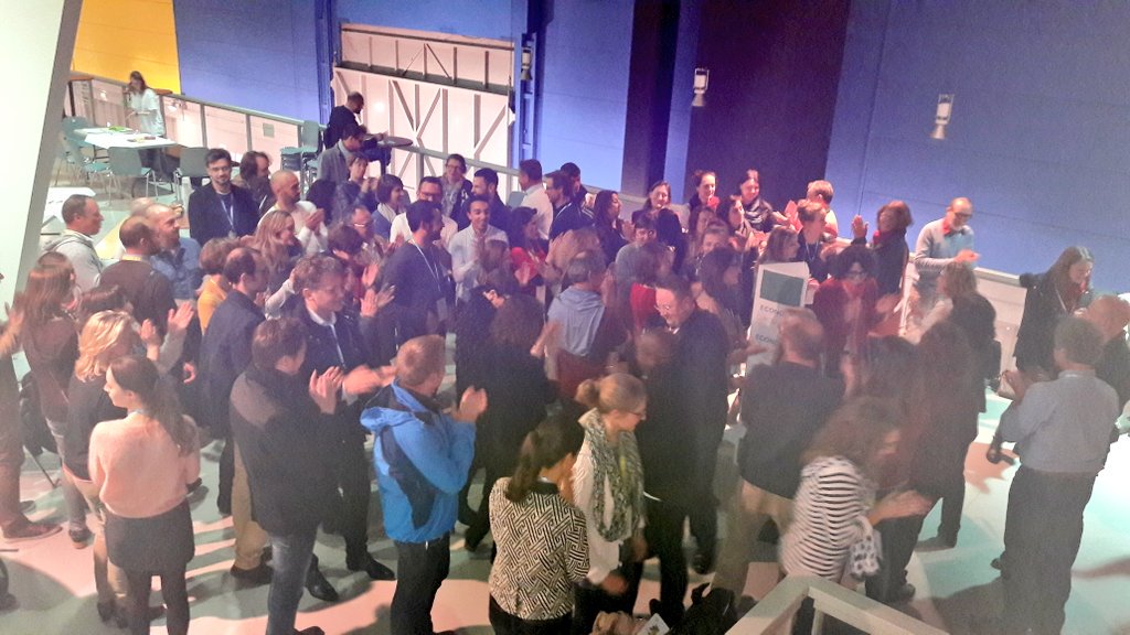 romain_truchi's tweet photo. #sutalsace 1000 participants 100 projets 2 fées mais aussi des millions de sourires, 10M de post its &amp; 300000 bretzels ! #MissionAccomplie https://t.co/trTrkFmRPj