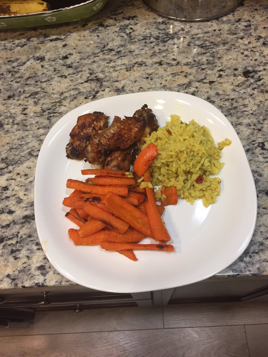 CoachJayMo15's tweet photo. Happy my pops taught me how to cook! #31daysofhappy https://t.co/FxobI6tGY6