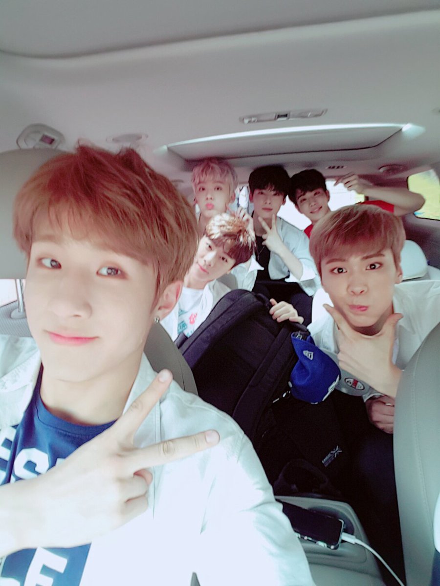 offclASTRO's tweet photo. 오늘 아로하와 뜻깊은시간을 가져서 너무 기뻐요!!!날씨도 많이 더울텐데 얼른가서 푹쉬어요~😄많이 고마워요 아로하💜
#즐거운 #어린이날💜 https://t.co/oTJiiVUzXq