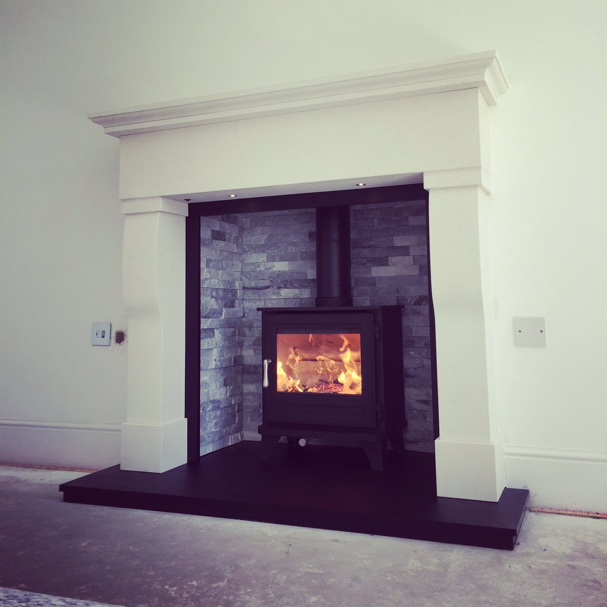 Yesterday's effort 😍 Chatteau fireplace with slate hearth/slips, oyster slate chamber and a Chesney Salisbury 5