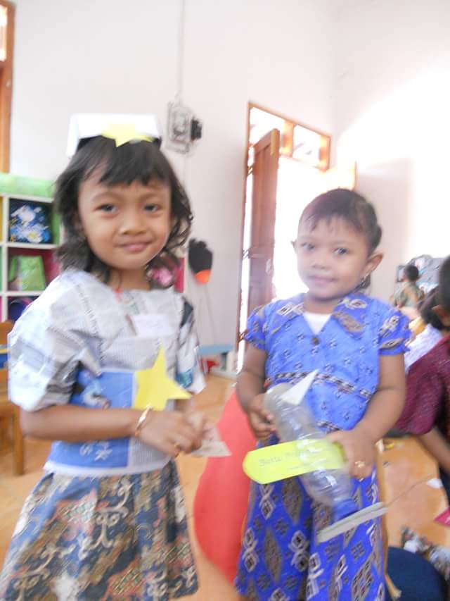 RafaelaGytha's tweet photo. Keterampilan diSekolah
KB Suko Siwi Puloharjo Eromoko-Wonogiri
Rafaela(baju dr koran) &amp; Lisa(pesawat)#ots #OTSDISEKOLAH @Trans7OnTheSpot https://t.co/XkdqHU7OvD