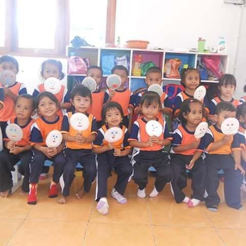 RafaelaGytha's tweet photo. Membuat alat musik dr piring kertas dan biji2an "anak senang"
KB Suko Siwi Puloharjo,Eromoko-Wonogiri
#ots #OTSDISEKOLAH @Trans7OnTheSpot https://t.co/Fr2omiDQZX