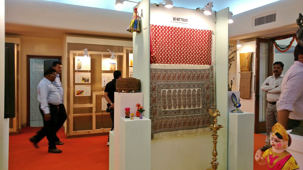 ccoi_1947's tweet image. National wrkshp organised by .@TexMinIndia on Promotion of  #UniqueTextiles &amp;amp; #Handicrafts  attended by .@smritiirani   .@AjayTamtaBJP today