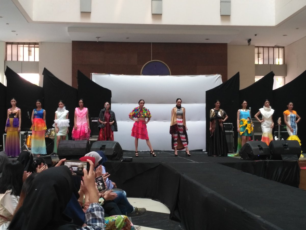 Fashion Show Desain Mode 3 "Art and Glory"