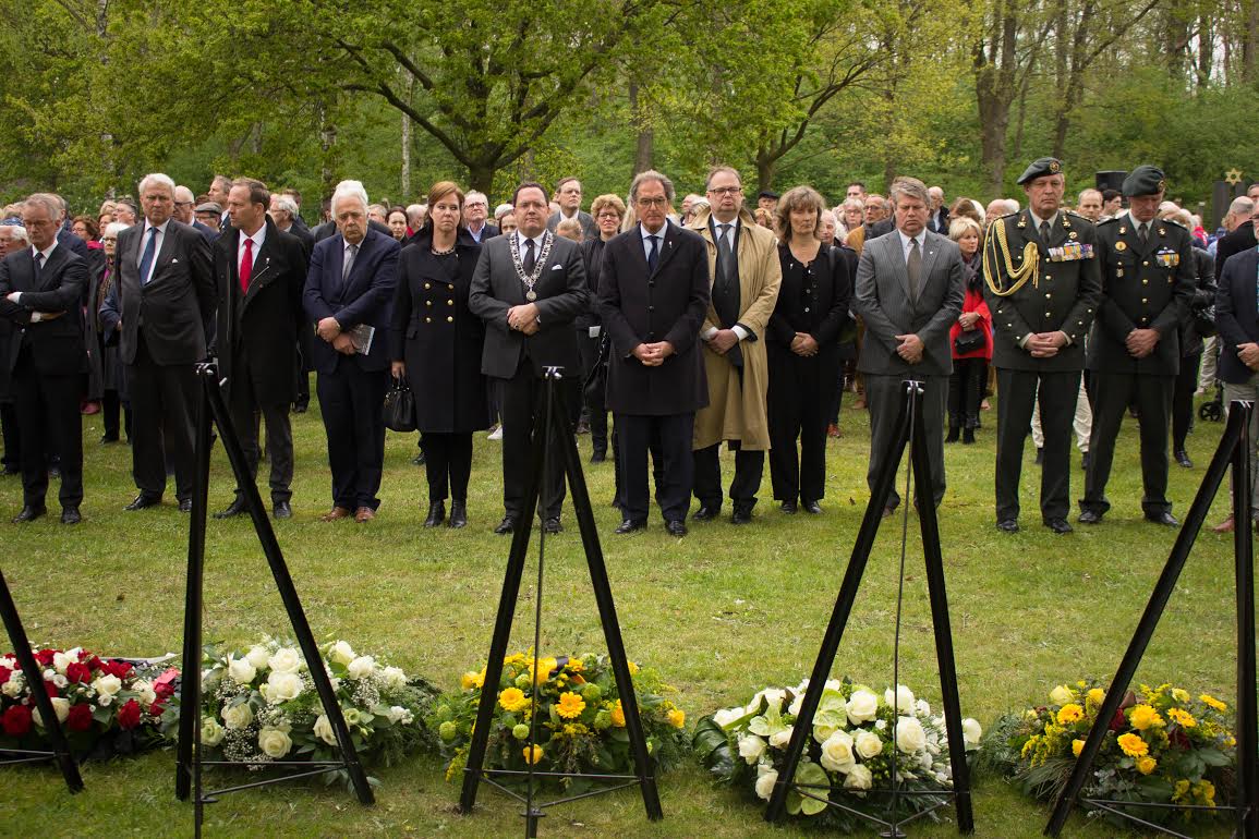 Oorlogsdoden herdacht in Vught vught.nieuws.nl/nieuws/4381/oo…