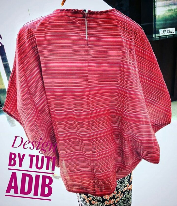 irmaaasriani's tweet photo. Baju dari designer tuti adib ini bisa km beli juga di https://t.co/zFzIsWnRPi loh ๐๐ #1dasawarsasmesco #smescotrade #SMEs https://t.co/ApxlutGlSs