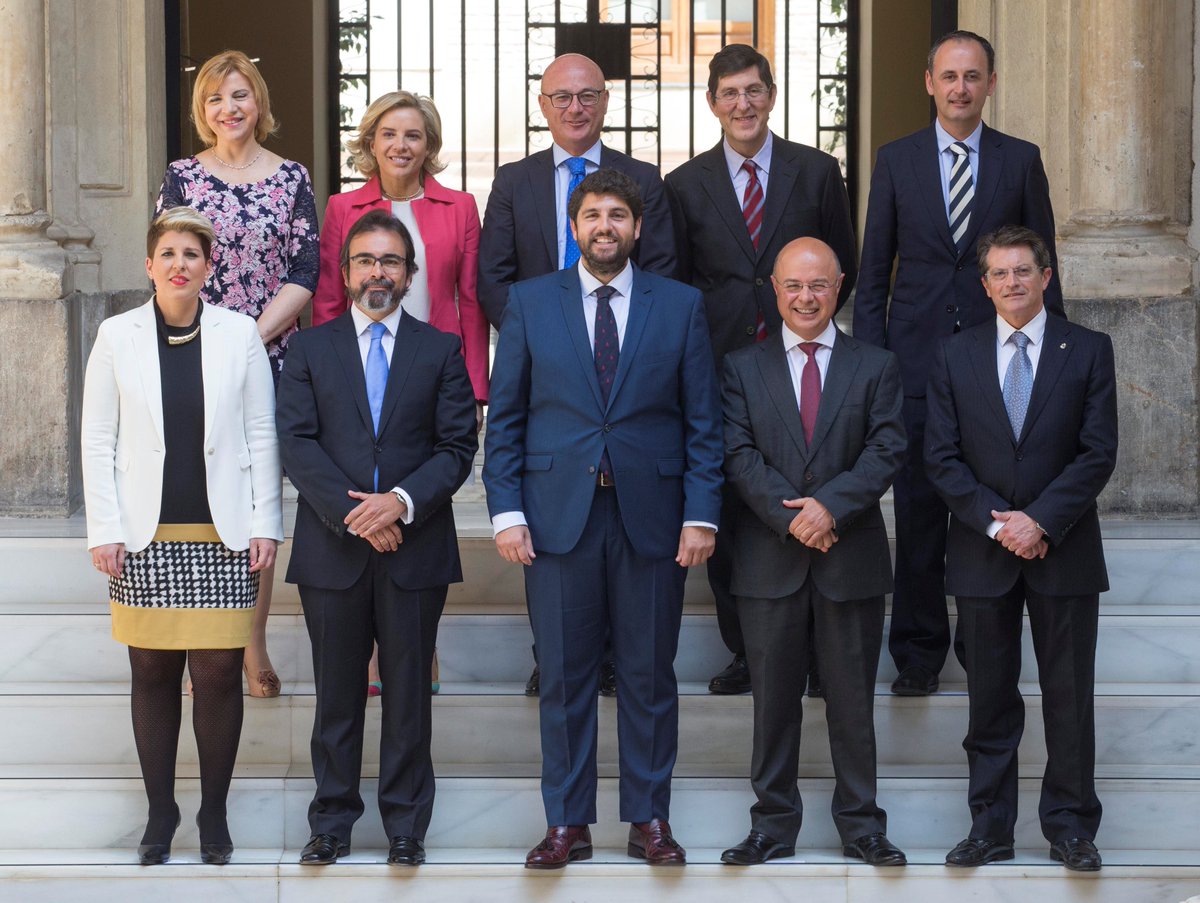 regiondemurcia's tweet photo. 💬 "Cuento con el mejor equipo posible para ofrecer a los ciudadanos las soluciones que esperan de nosotros" 

 https://t.co/BM4hcVhqH6 https://t.co/pIySCdhVaL