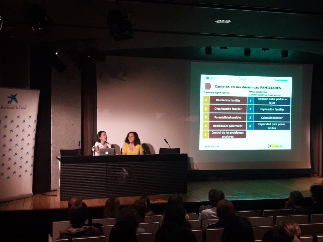 GIFES_Uib's tweet photo. Compañeros de @igaxes3 de #santiagodecompostela hablan de su experiencia con el programa #competenciafamiliar 12-16 https://t.co/8Xfw18jNm2