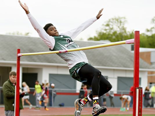 TRACK: Eagles run past Spartans for Division III title yaiaascores.com/2017/05/05/tra…