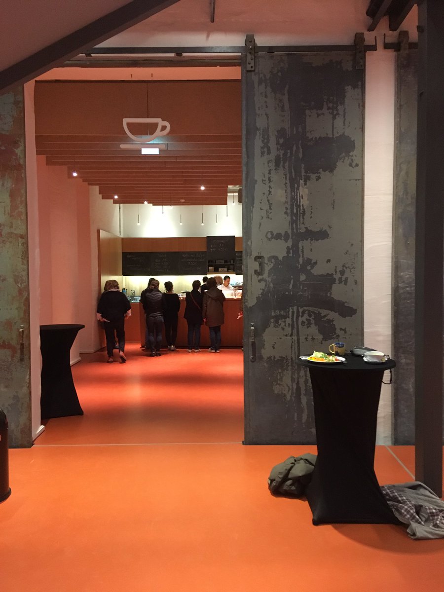 wolfdeicke's tweet image. Friday lunch @StaatsoperBLN #goingposh #hummous