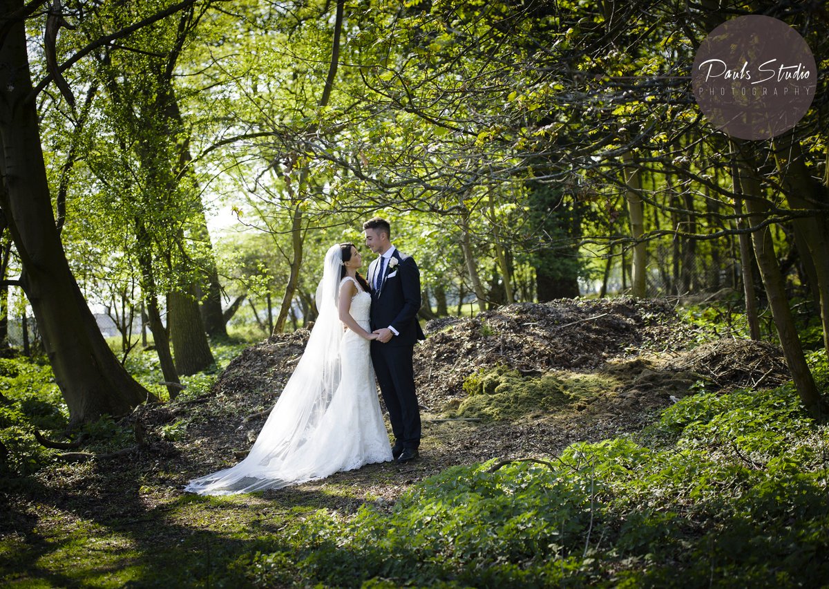 Pauls_Studio's tweet photo. It was lovely to see Emma &amp; Lee again last night to show them their wedding photographs #essex #weddingphotography #weddingphotographer https://t.co/T77QQLtHj2