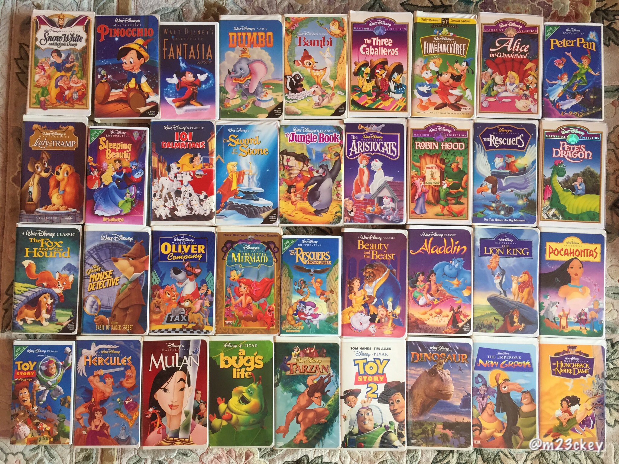 えむとさか 27 28 実家で発掘したディズニービデオ一覧 全部vhs 敷き詰めてみたらわかる量の多さよ笑 Disney ディズニー 好きな作品があったらrt T Co 4vy13k40pw Twitter