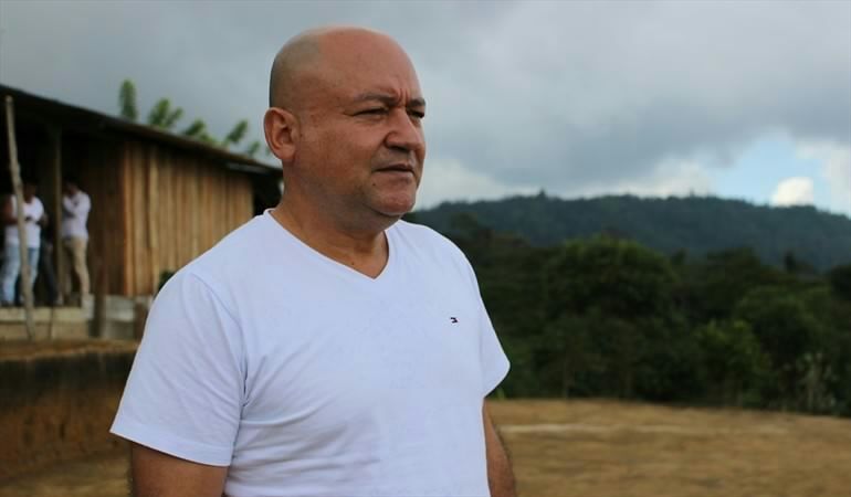 CEMAlfonsoCano's tweet photo. #AhoraFARC En @BluRadioCo habla @Carlozada_FARC https://t.co/xamZq8Wah2