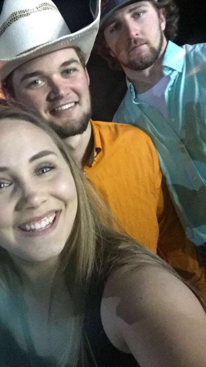 little_coit23's tweet photo. Sorry to anyone who encountered Drunk Jessica last night 🙃😂 #whoarethosetwoguysinthepicture #CalfFry2k17 https://t.co/ODWcYpaK8s