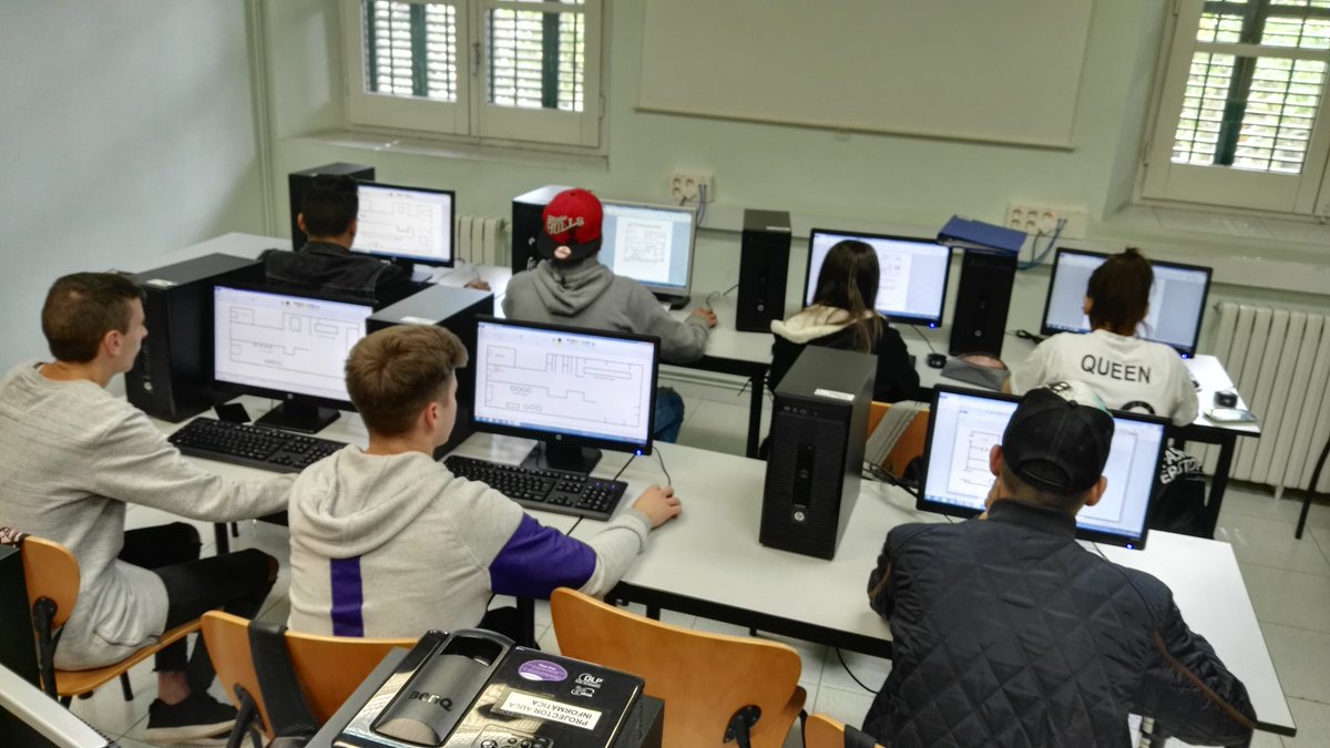 logsonia's tweet image. Gestors de Magatzem JPO @CIOManresa  treballant planimetria, distribució i lay-out d'un magatzem. @ajmanresa