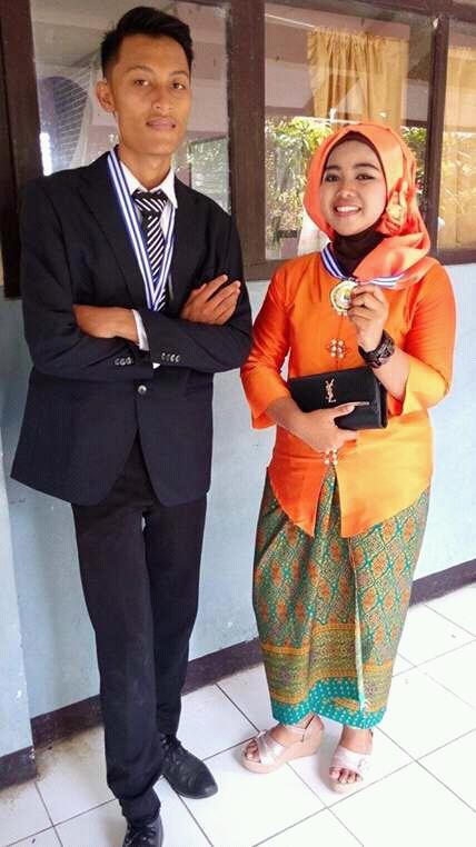 DeviZNY's tweet photo. @Trans7OnTheSpot Happy Graduation #OTS7DISEKOLAH https://t.co/MFu7p4P3BT