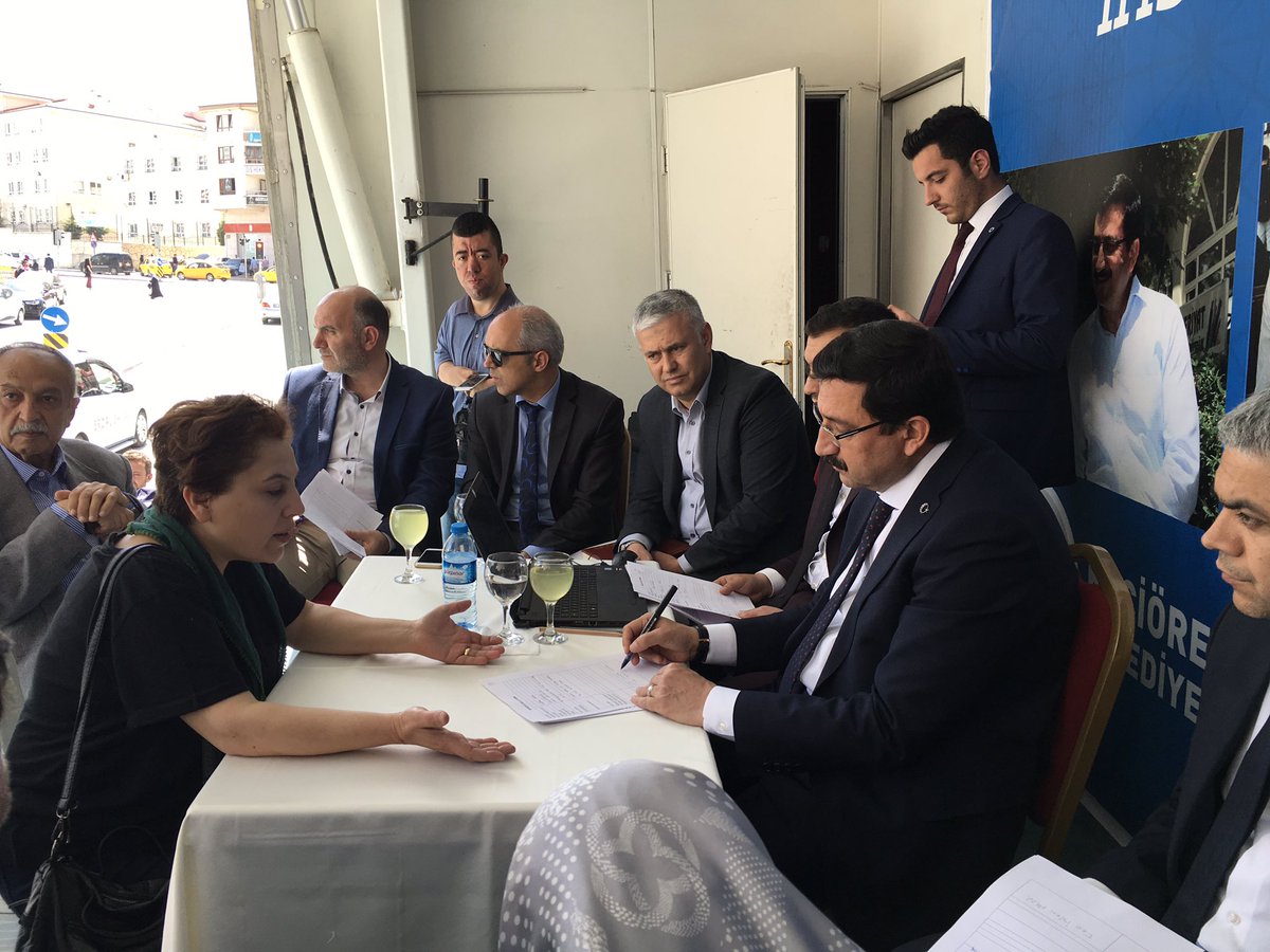 "Gönlünü vermedikçe, gönül bulamazsın" derler. Biz de vatandaşlarımızın hem dertlerini çözmeye hem de gönüllerine girmeye devam ediyoruz.