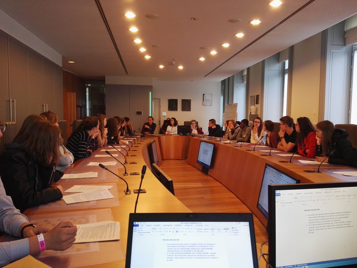 JanRaymaekers's tweet image. Hopakee! We zijn vertrokken voor de namiddag en meteen pittige discussies over #stemrecht16! #Plenum17