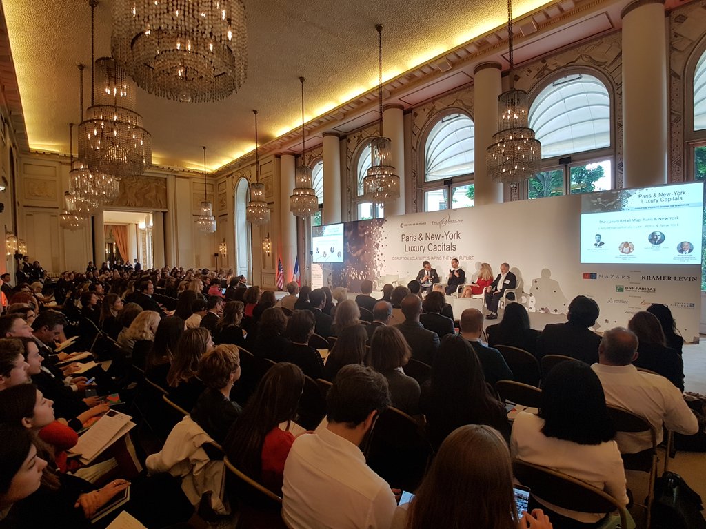 #ParisNYluxe : M.Durie (Louboutin​), V.Nocquet (JLL) et M.Hirschfeld) répondent à L.Solca (Luxury Goods Research) à la <a href="/CCI_Paris_IdF/">CCI Paris IdF</a>