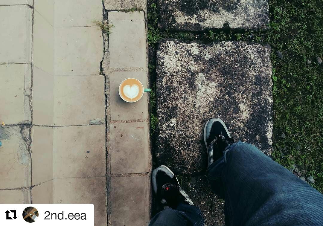 secangkir kopi untuk menikmati jumat penuh berkah