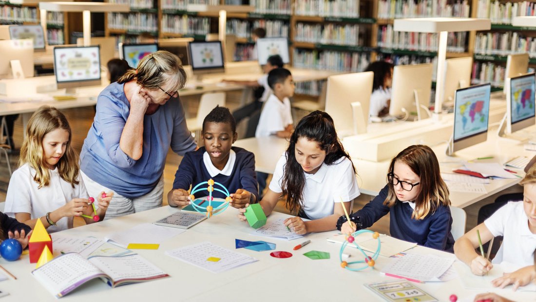 edutopia's tweet photo. What does critical thinking really mean, and how can we best teach it? https://t.co/F9tHF7j8J1. #edchat https://t.co/MHJUHJJJHh
